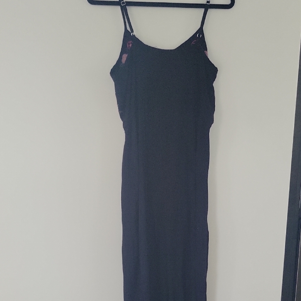 Black Embroidered Sleeveless Maxi Dress - Picture 4 of 5
